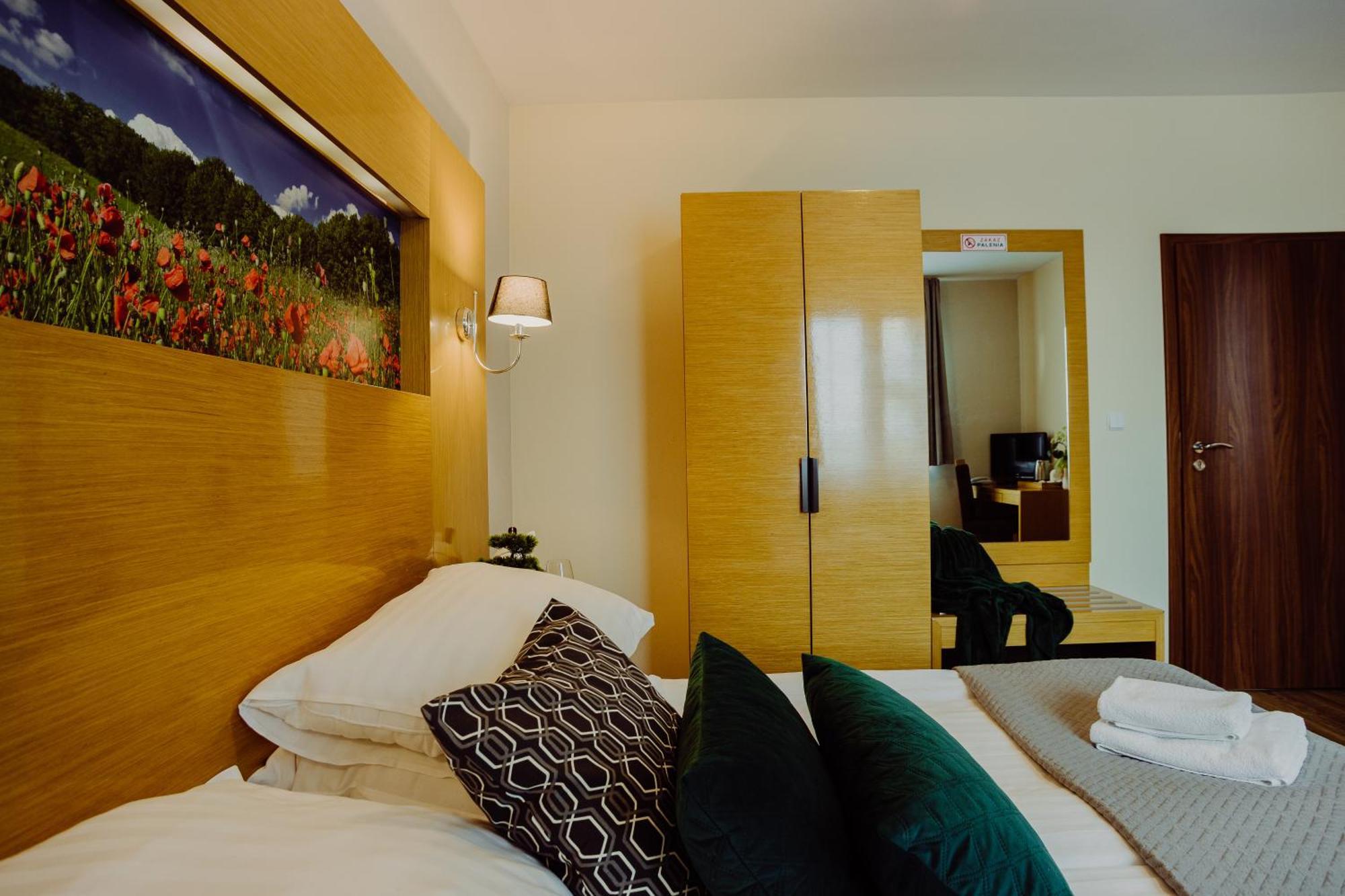 Hotel Bonsai 涅姆恰 外观 照片